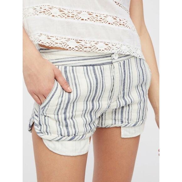 New Free People Night Moves Striped Shorts $78 Size 2 Mid-Rise Relaxed Fit - Picture 1 of 3
